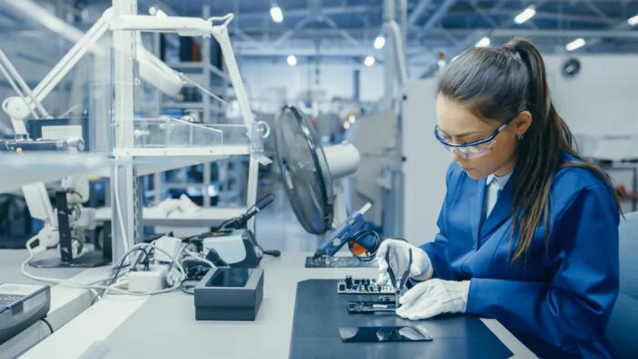Procesamiento de torno de CNC e innovar activamente y buscar desarrollo
